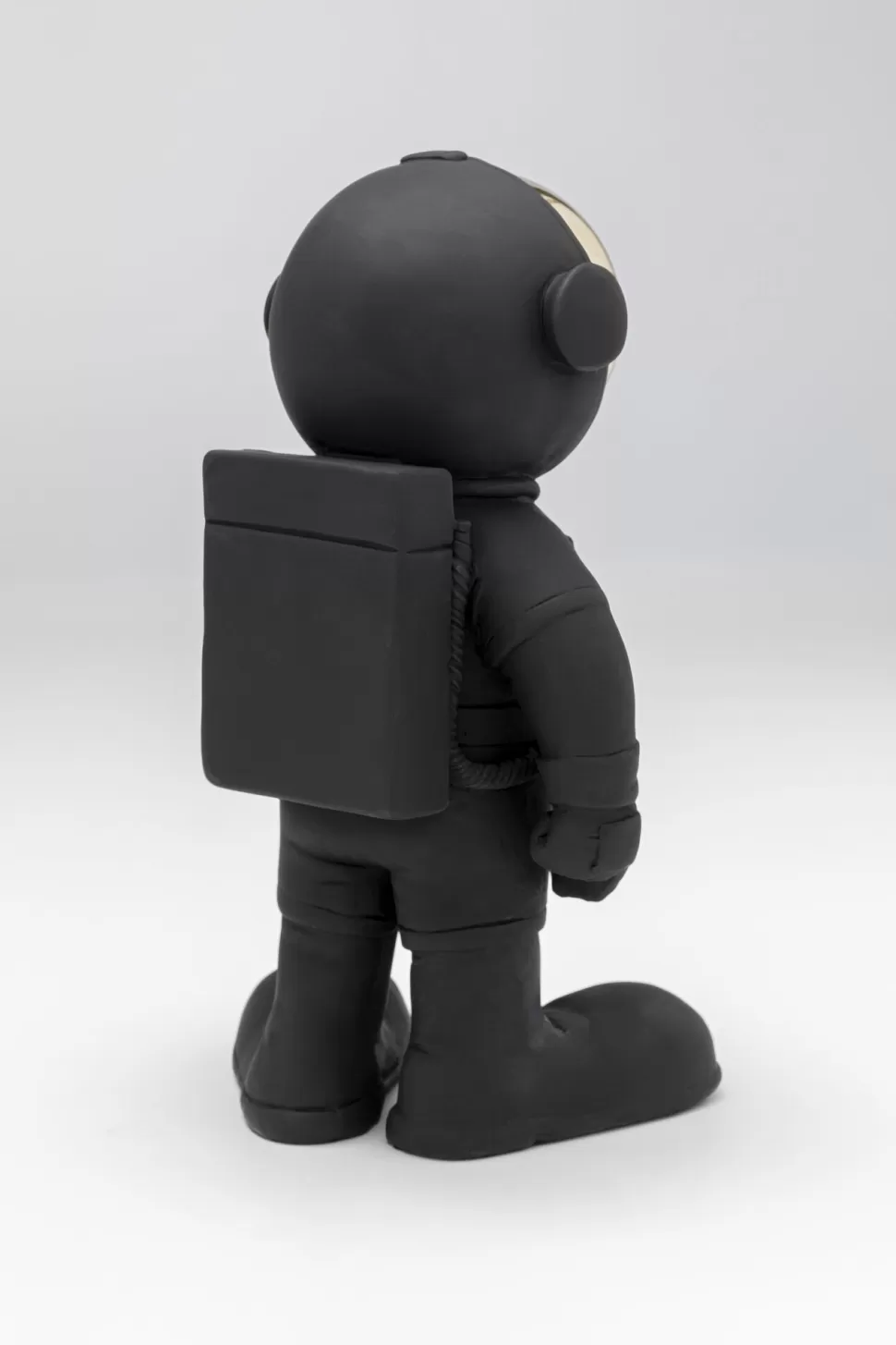 KARE Design Decofiguur Welcome Astronaut Black 27cm Best