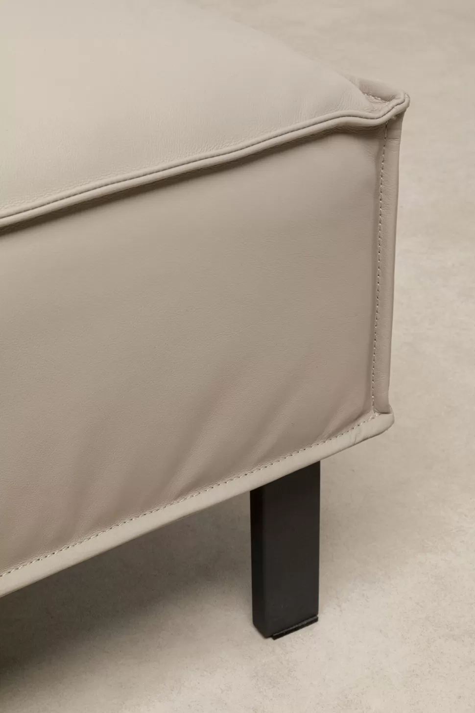 KARE Design Kruk Victor Leather Grey Hot